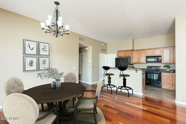 2989 N 44th St N Unit 2007, Phoenix, AZ 85018 - dining space featuring wood finished floors, a chandelier, and baseboards