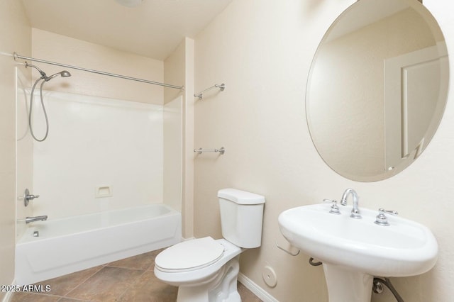 2989 N 44th St N Unit 2007, Phoenix, AZ 85018 - full bath featuring bathing tub / shower combination, toilet, and baseboards