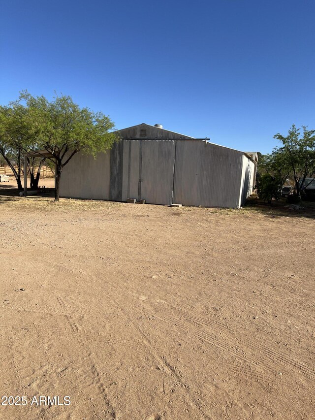 view of yard with a pole building and an outbuilding