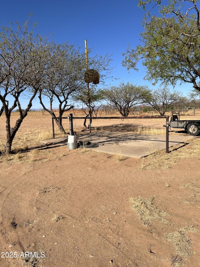 view of yard featuring a rural view