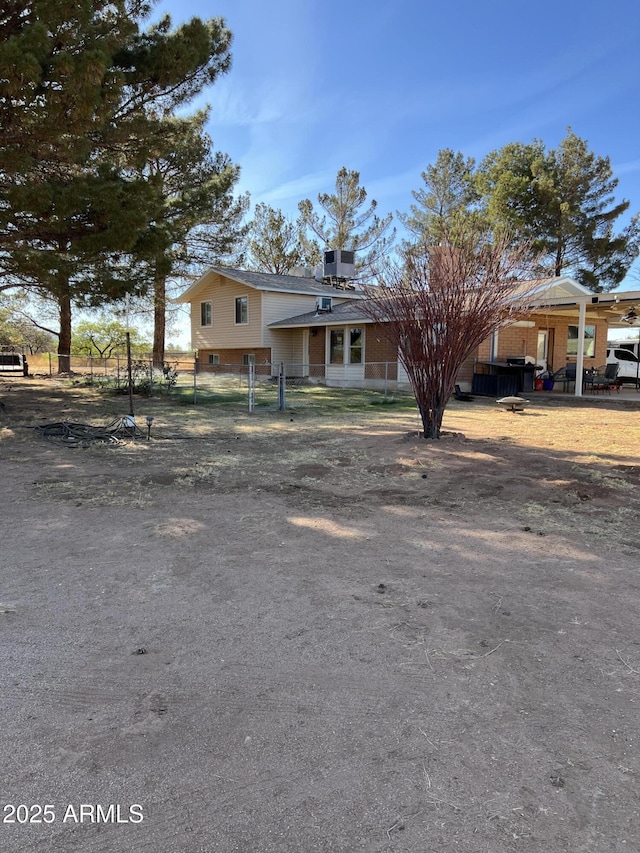 tri-level home featuring fence