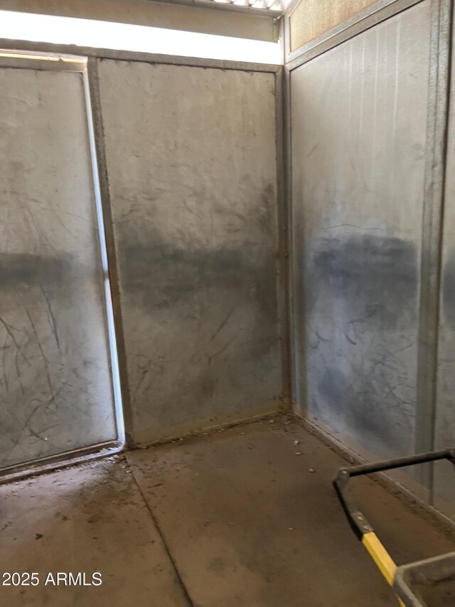 bathroom featuring concrete flooring