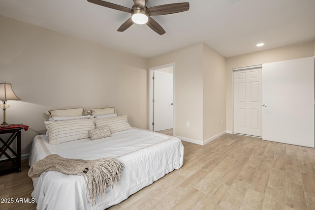 bedroom featuring recessed lighting, light wood-style flooring, a ceiling fan, and baseboards