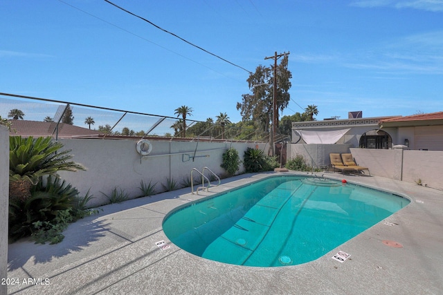 361 E Palm Ln, Phoenix, AZ 85004 - community pool with a fenced backyard