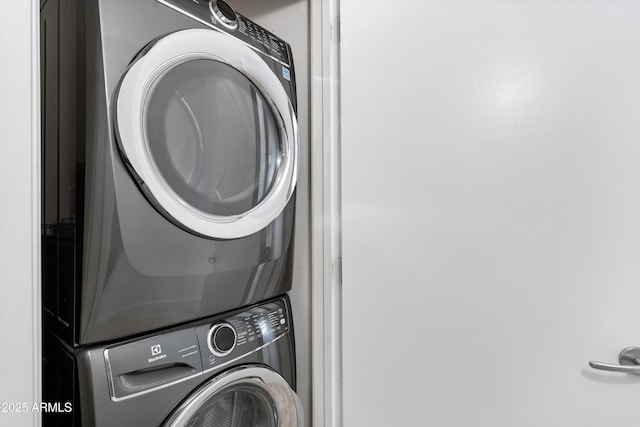 7131 E Rancho Vista Dr Unit 1008, Scottsdale, AZ 85251 - laundry area with estacked washer and dryer