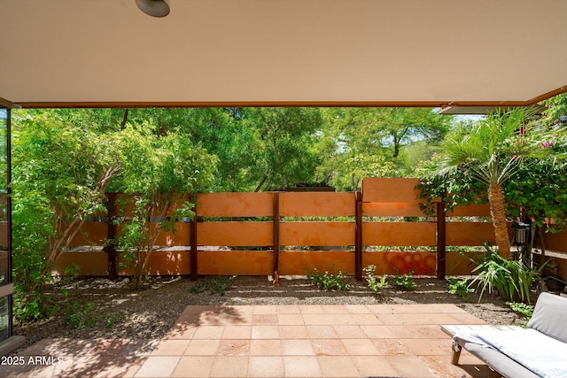 7131 E Rancho Vista Dr Unit 1008, Scottsdale, AZ 85251 - view of patio / terrace with fence