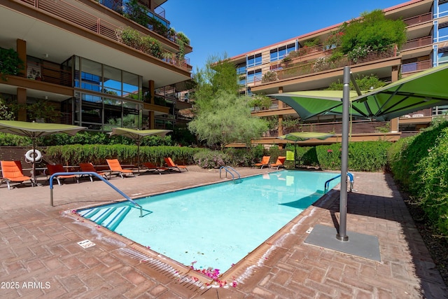 7131 E Rancho Vista Dr Unit 1008, Scottsdale, AZ 85251 - community pool with a patio area