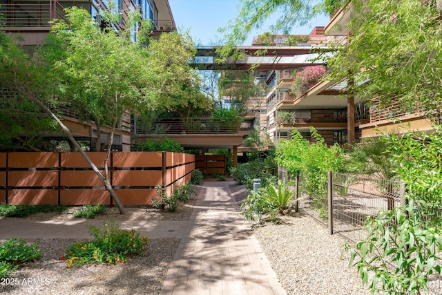 7131 E Rancho Vista Dr Unit 1008, Scottsdale, AZ 85251 - view of yard featuring fence