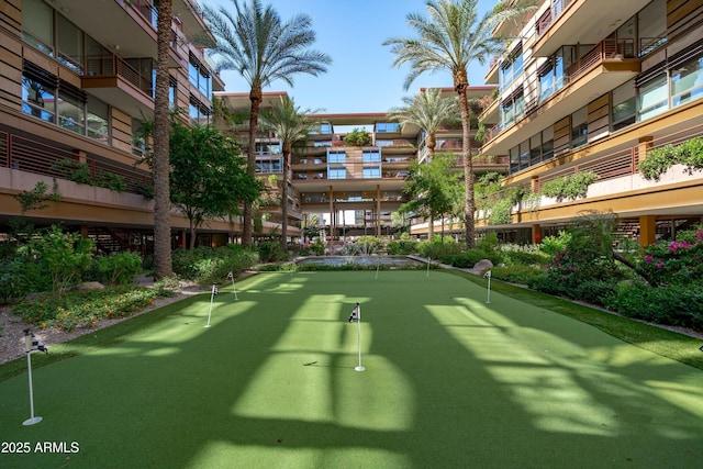 7131 E Rancho Vista Dr Unit 1008, Scottsdale, AZ 85251 - surrounding community featuring a putting area