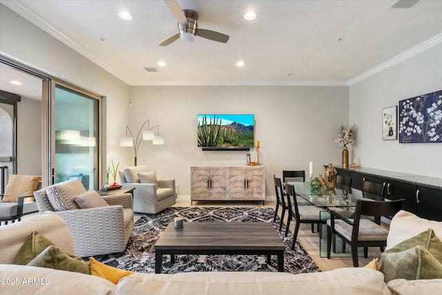 living area featuring ceiling fan, baseboards, crown molding, and recessed lighting