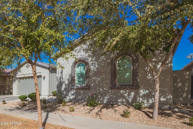 view of front of property featuring a garage