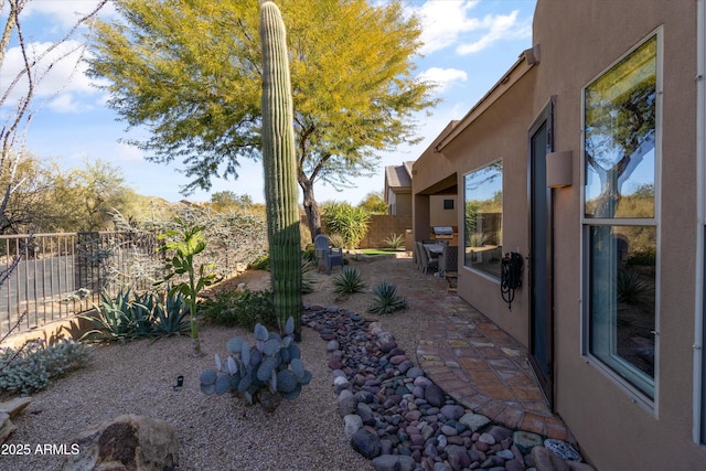 view of yard featuring a patio