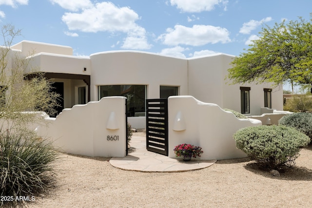 8601 E De La O Rd, Scottsdale, AZ 85255 - view of front of home featuring stucco siding and a gate