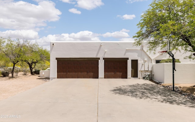 8601 E De La O Rd, Scottsdale, AZ 85255 - view of front facade featuring stucco siding and a garage