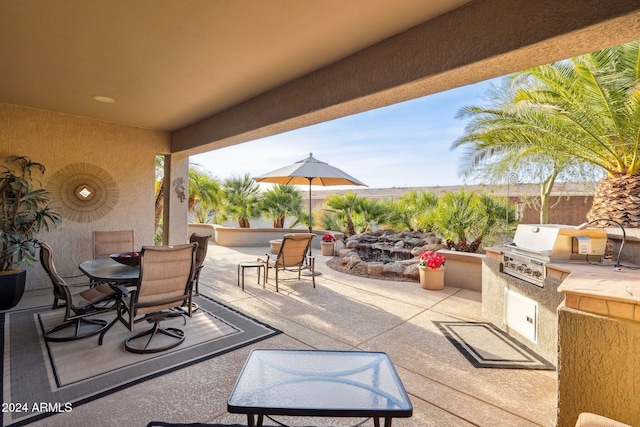 view of patio featuring an outdoor kitchen and grilling area