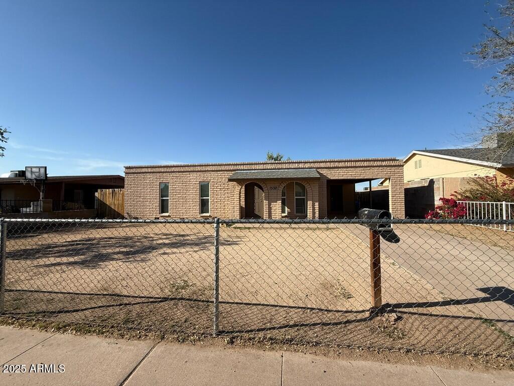 1532 W Carson Rd, Phoenix, AZ 85041 - view of front of home featuring brick siding and fence