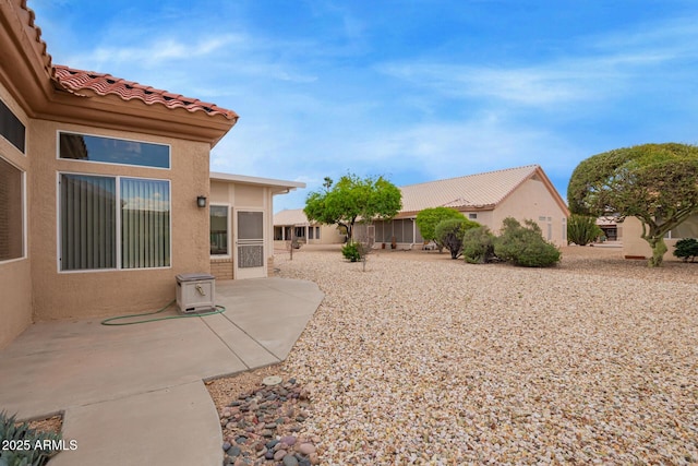view of yard featuring a patio