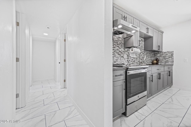 kitchen featuring tasteful backsplash, marble finish floor, stainless steel range with electric stovetop, and gray cabinets