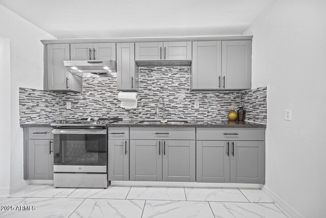 kitchen featuring electric range, gray cabinets, a sink, under cabinet range hood, and marble finish floor