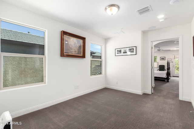 carpeted empty room featuring ceiling fan