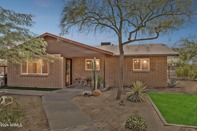 36425 N 10th St, Phoenix, AZ 85086 - single story home featuring a front yard and covered porch