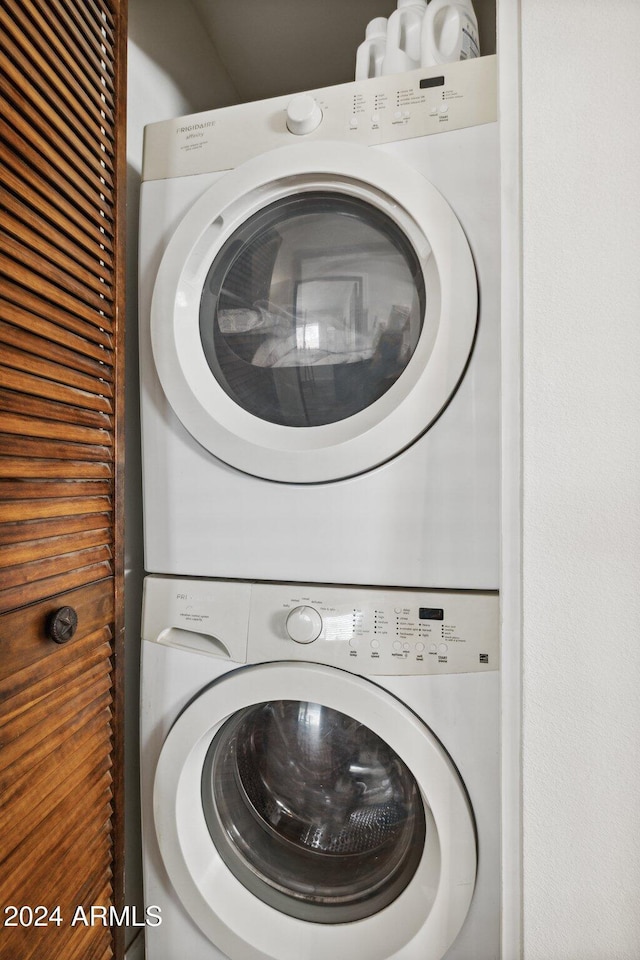 36425 N 10th St, Phoenix, AZ 85086 - washroom with stacked washer / drying machine