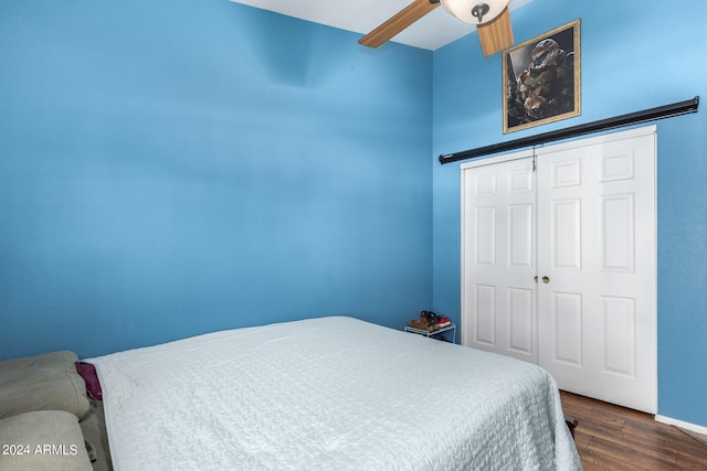 bedroom with ceiling fan, a closet, and dark hardwood / wood-style flooring