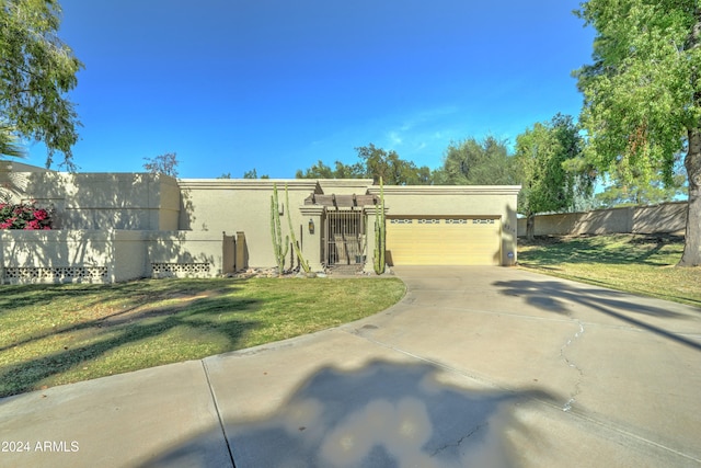 view of front of property featuring a front yard and a garage