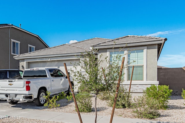 view of front facade with a garage