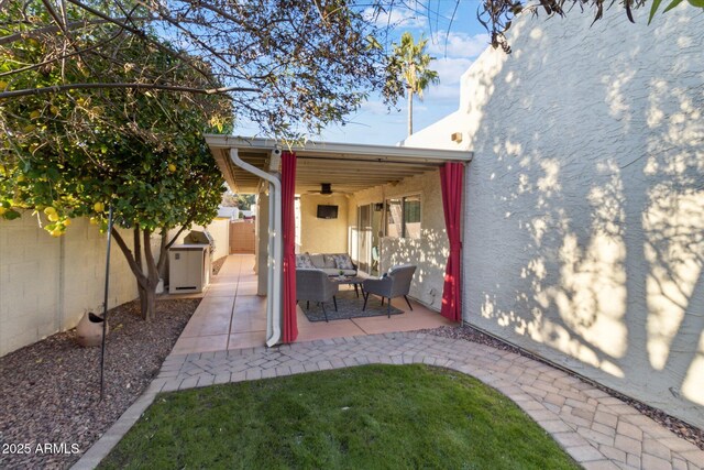 8405 E San Pedro Dr, Scottsdale, AZ 85258 - view of patio / terrace featuring a ceiling fan, an outdoor hangout area, and a fenced backyard