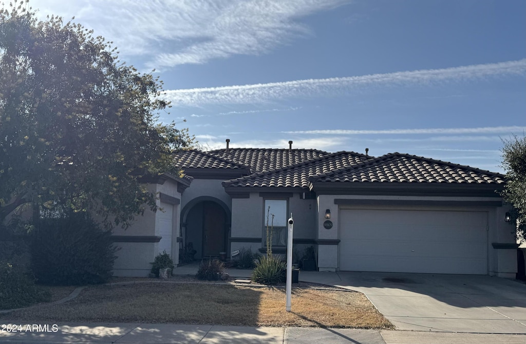 view of front of house featuring a garage