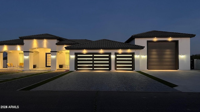 view of front facade featuring a garage