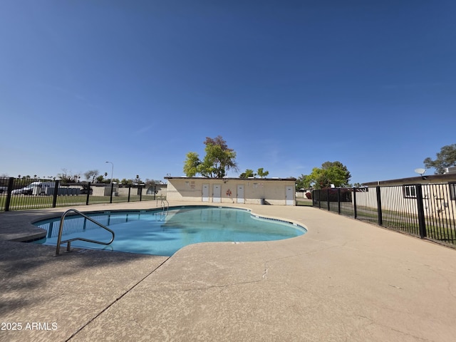 720 S Dobson Rd Unit 24, Mesa, AZ 85202 - community pool featuring a patio and fence