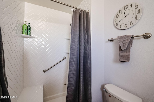 bathroom with toilet and a shower with shower curtain