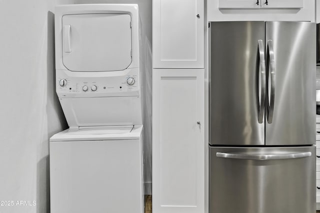 3139 N 40th St, Phoenix, AZ 85018 - laundry area with stacked washing machine and dryer
