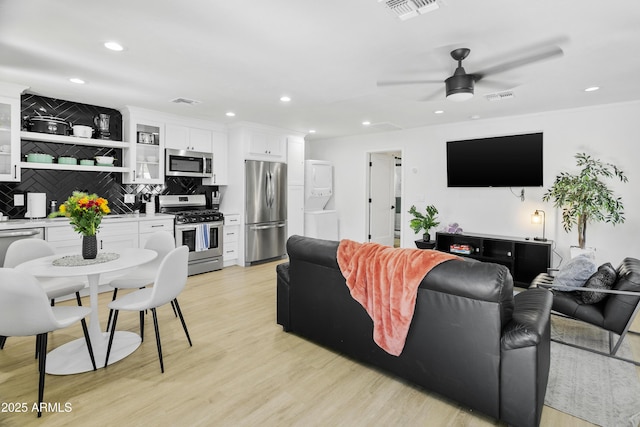 3139 N 40th St, Phoenix, AZ 85018 - living area featuring a ceiling fan, light wood-style floors, and recessed lighting