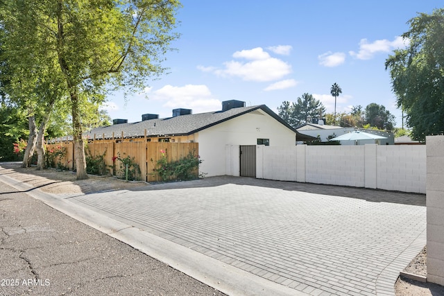 3139 N 40th St, Phoenix, AZ 85018 - view of side of property with a fenced front yard and a gate