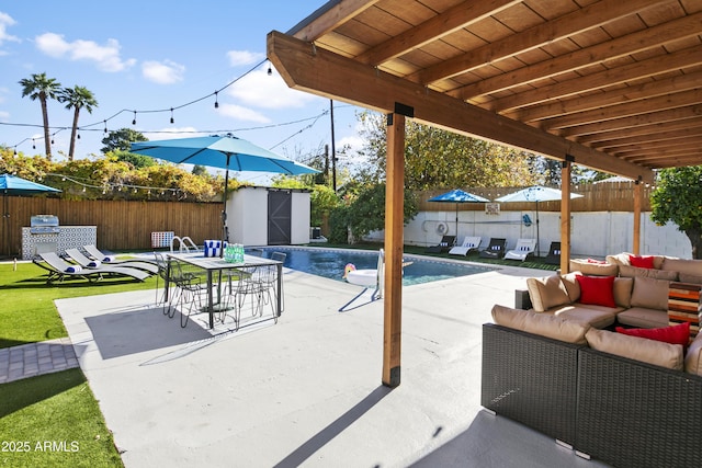 3139 N 40th St, Phoenix, AZ 85018 - fenced backyard featuring a patio area, outdoor lounge area, and outdoor dining area