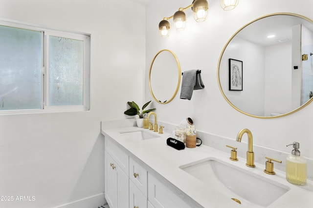 3139 N 40th St, Phoenix, AZ 85018 - bathroom featuring double vanity