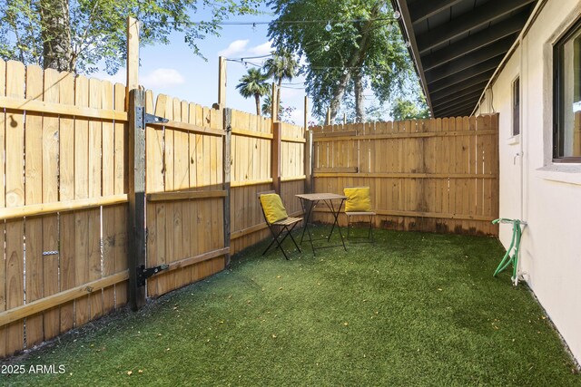 3139 N 40th St, Phoenix, AZ 85018 - view of yard