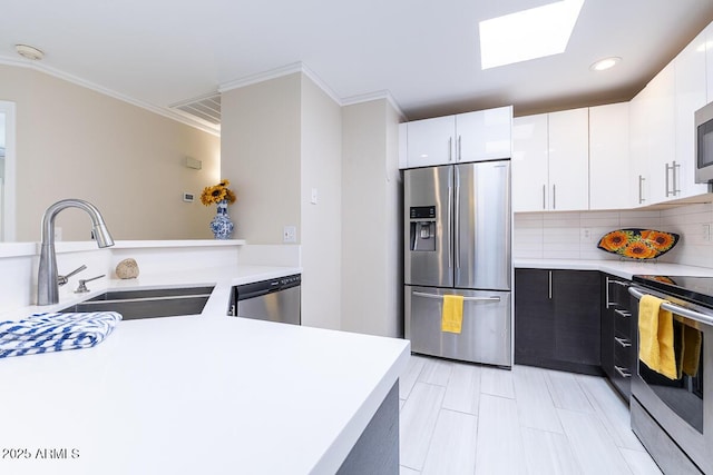14300 W Bell Rd Unit 222, Surprise, AZ 85374 - kitchen featuring tasteful backsplash, a skylight, stainless steel appliances, light countertops, and a sink
