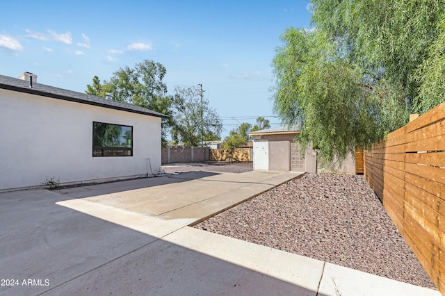 view of yard with a patio area