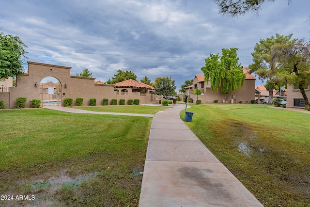 view of property's community featuring a yard