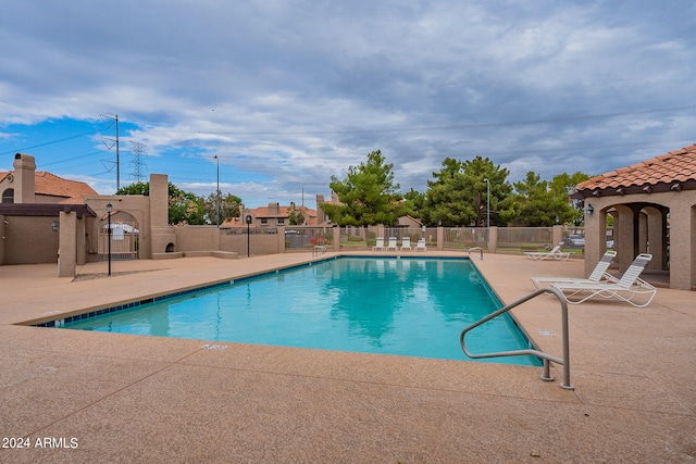 view of swimming pool featuring a patio