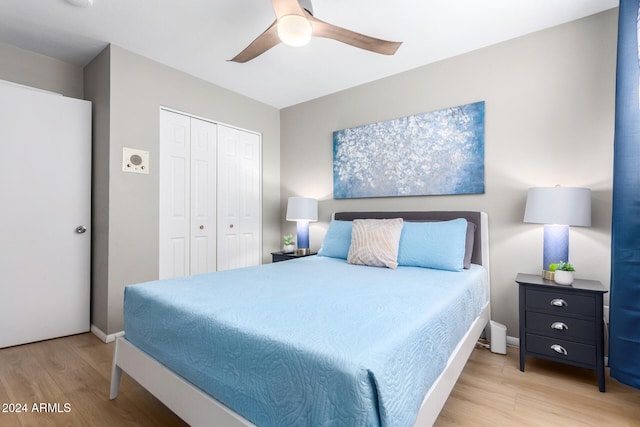 bedroom with a closet, light wood-type flooring, and ceiling fan