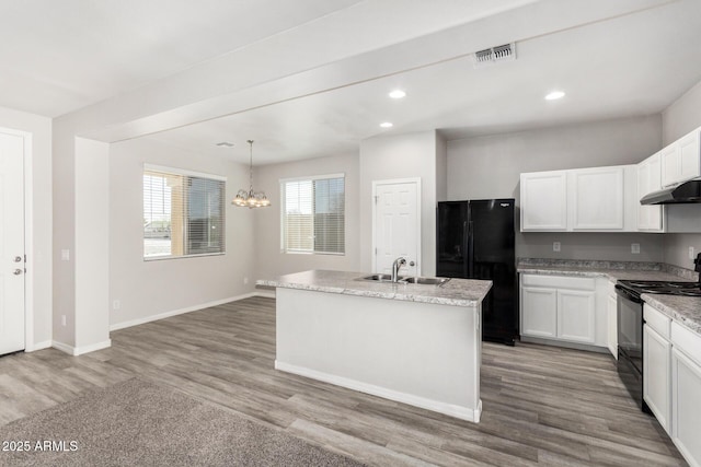810 E Agua Fria Ln, Avondale, AZ 85323 - kitchen featuring a notable chandelier, light wood-style flooring, under cabinet range hood, visible vents, and black appliances