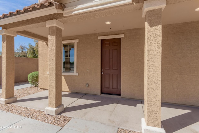 810 E Agua Fria Ln, Avondale, AZ 85323 - entrance to property featuring stucco siding, fence, and a patio