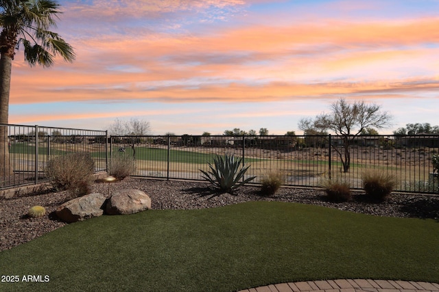 view of yard at dusk