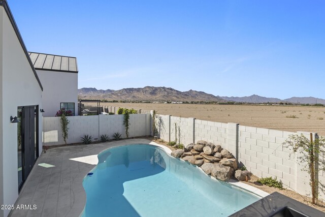 8503 S 9th Dr Unit 17, Phoenix, AZ 85041 - view of pool featuring a mountain view and a fenced backyard