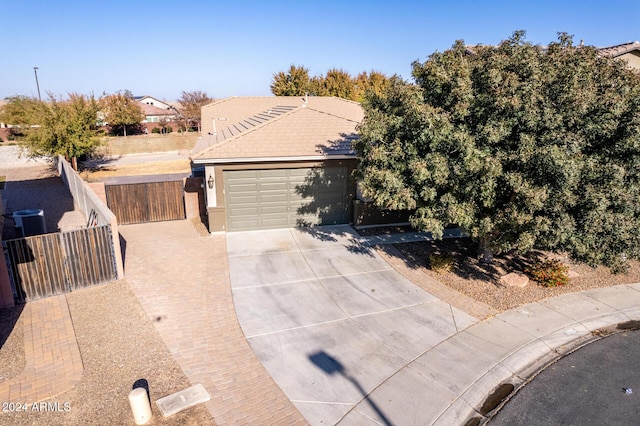 view of front facade featuring a garage